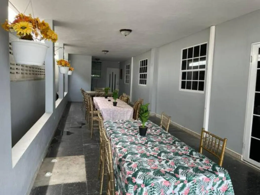 Apartment Near Casa Bacardi, 5 Beds, Sleeps 10, Beach Town, Unit 1 Catano