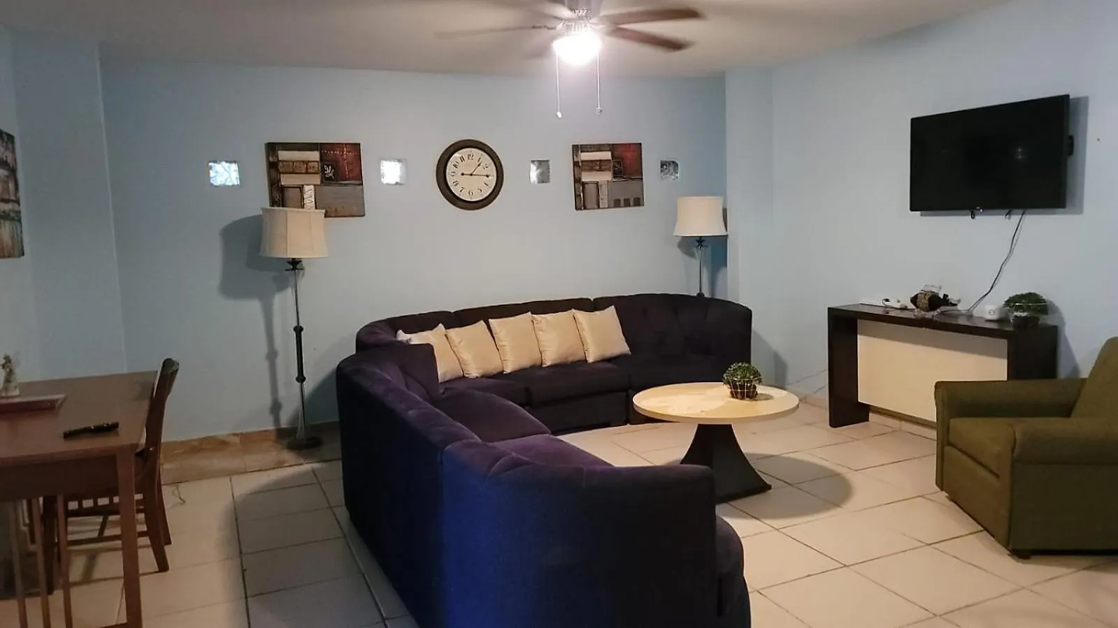 Apartment Near Casa Bacardi, 5 Beds, Sleeps 10, Beach Town, Unit 1 Catano Puerto Rico