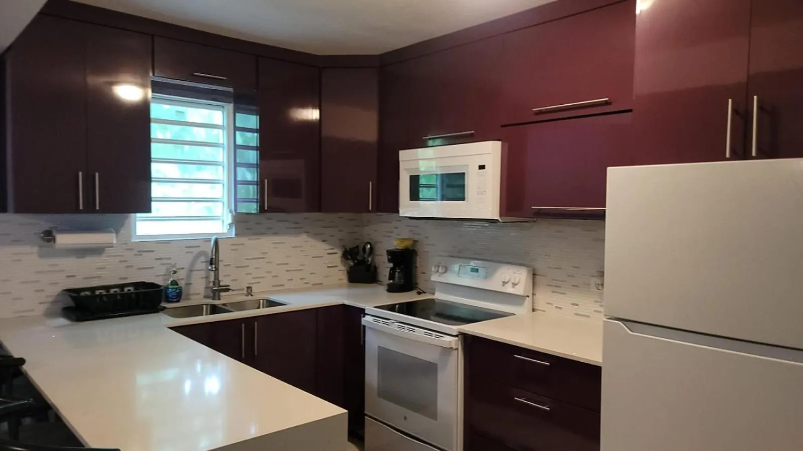 Near Casa Bacardi, 5 Beds, Sleeps 10, Beach Town, Unit 1 Catano 0*,  Puerto Rico